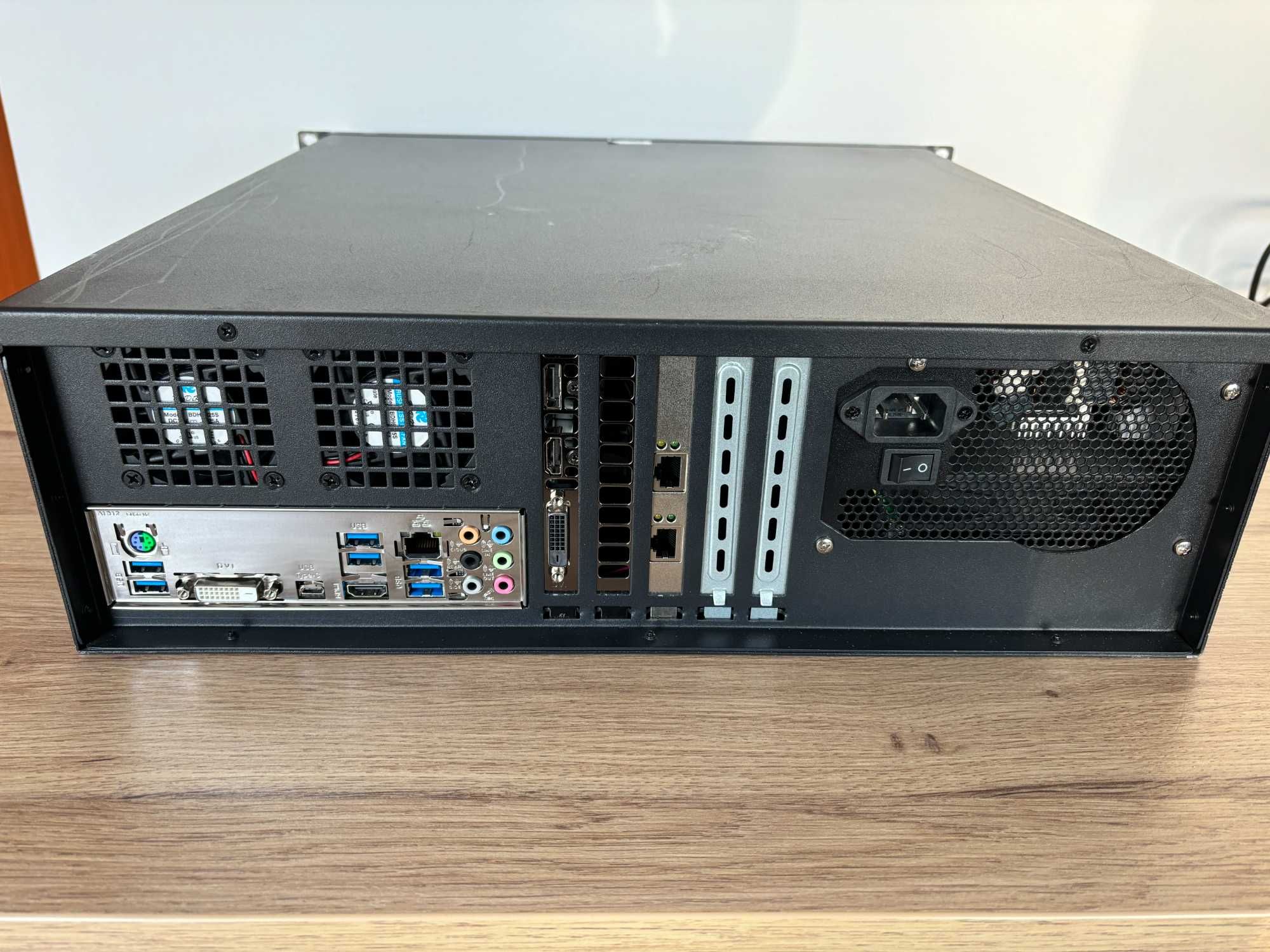 Komputer w obudowie rack 4U
