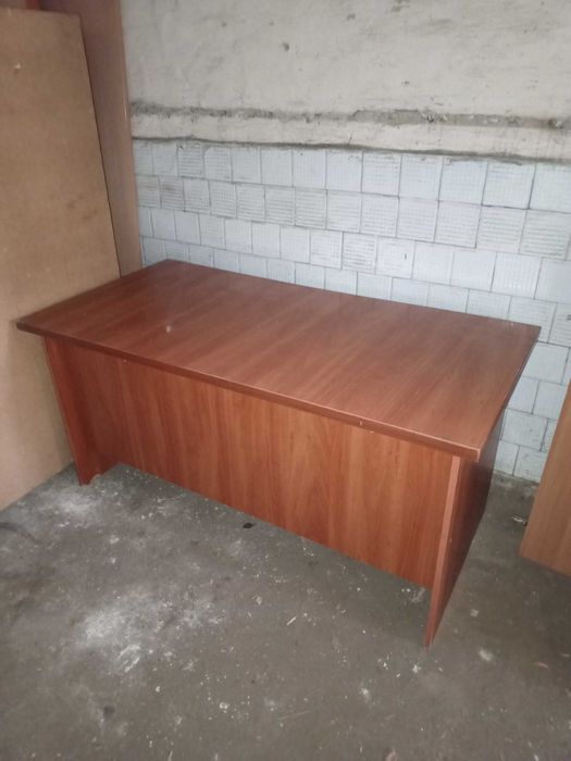 Офісні меблі (на декілька кабінетів)