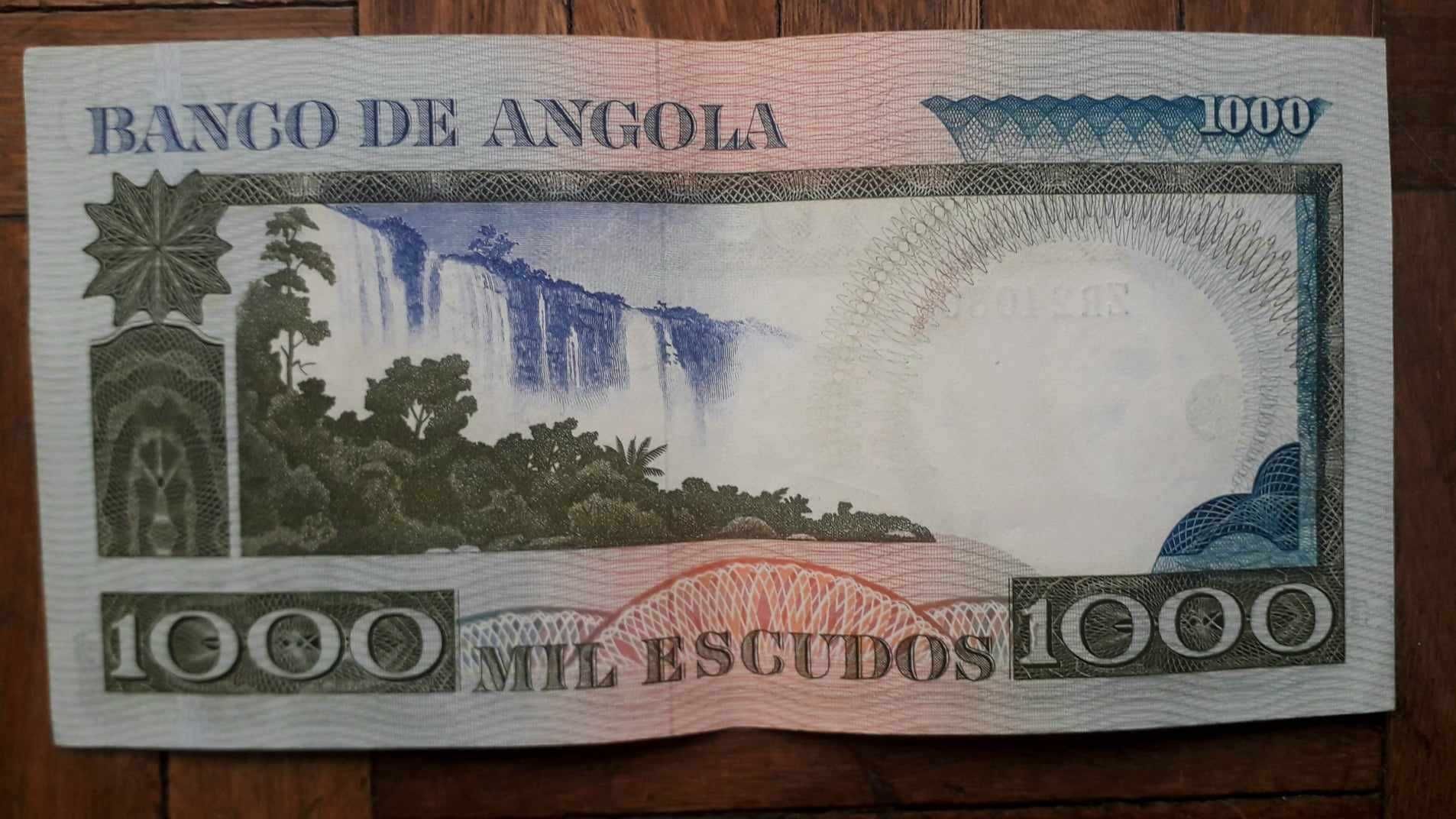 2 Notas Sequenciais 1.000$ do Banco de Angola - Luis de Camões 1973