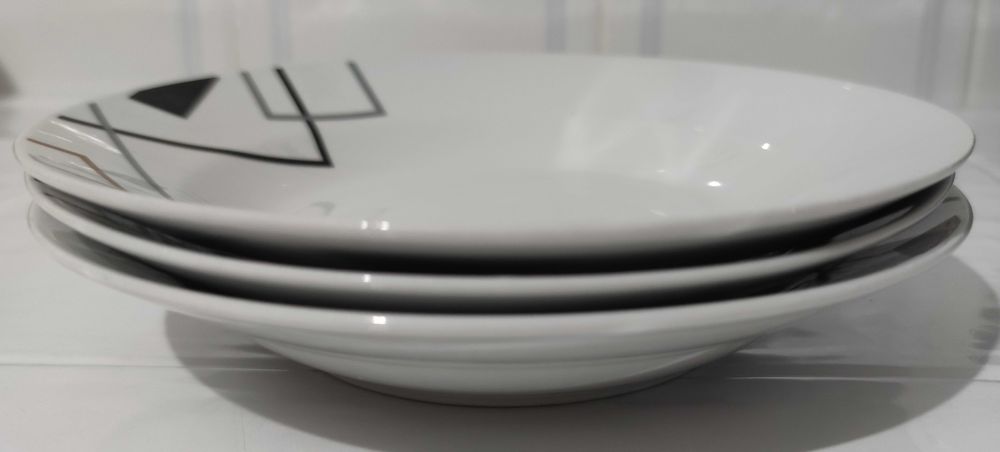 Pratos de Sopa, em cerâmica muito leve