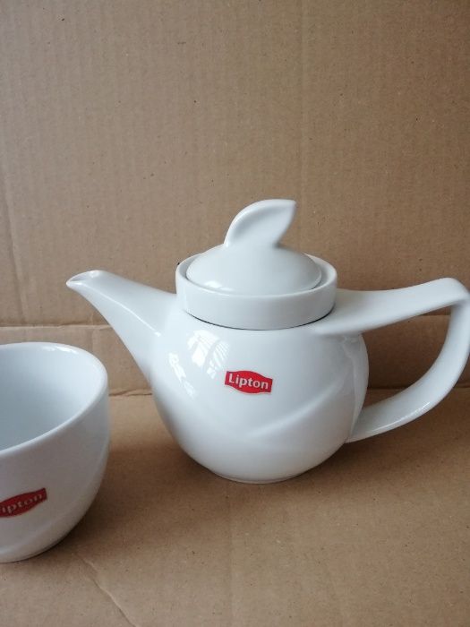 Lipton - filiżanki z dwoma czajniczkami