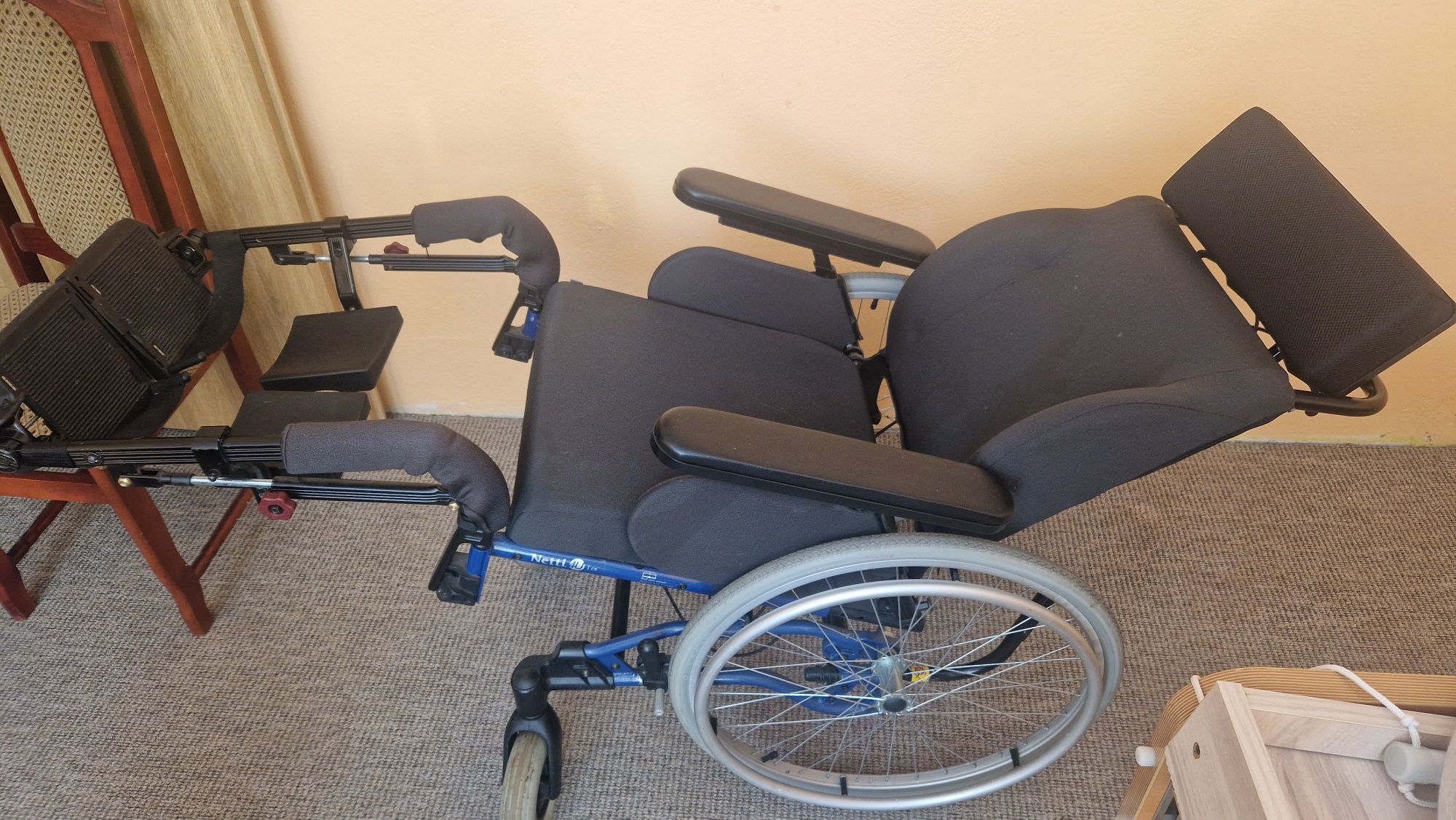 Wózek inwalidzki zmiana pozycji