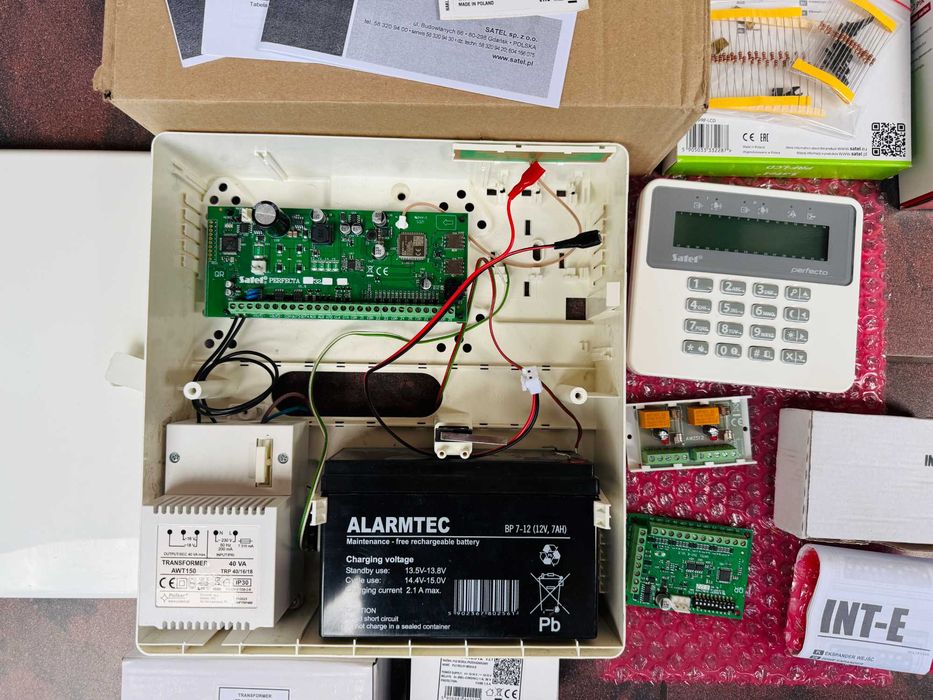 Zestaw alarmowy alarm Satel Perfecta 32 + akcesoria