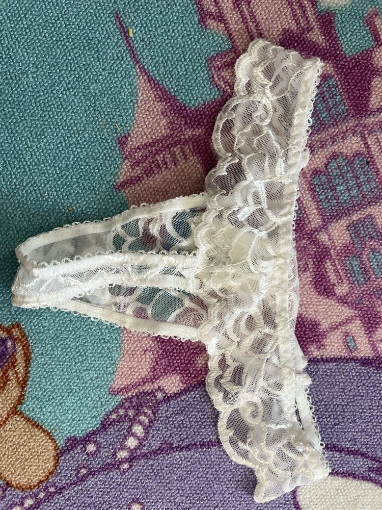 Biale nowe stringi rozmiar M