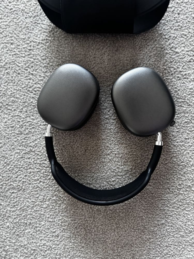 Headfones max.