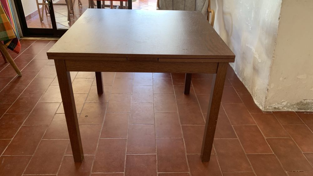 Mesa IKEA com as medidas 90x90 fechada, aberta 1,65x90