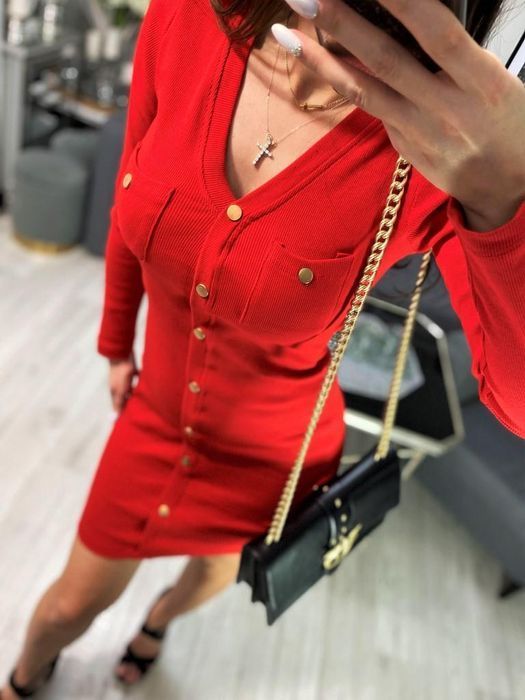 Czerwona sukienka dzianinowa z długim rękawem Paris Czerwony M