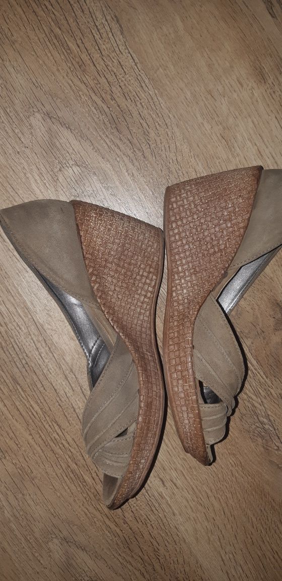 Buty koturny skóra oliwka lasocki 37