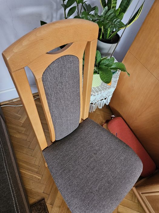 Drewniany stół rozkładany + 6 krzeseł