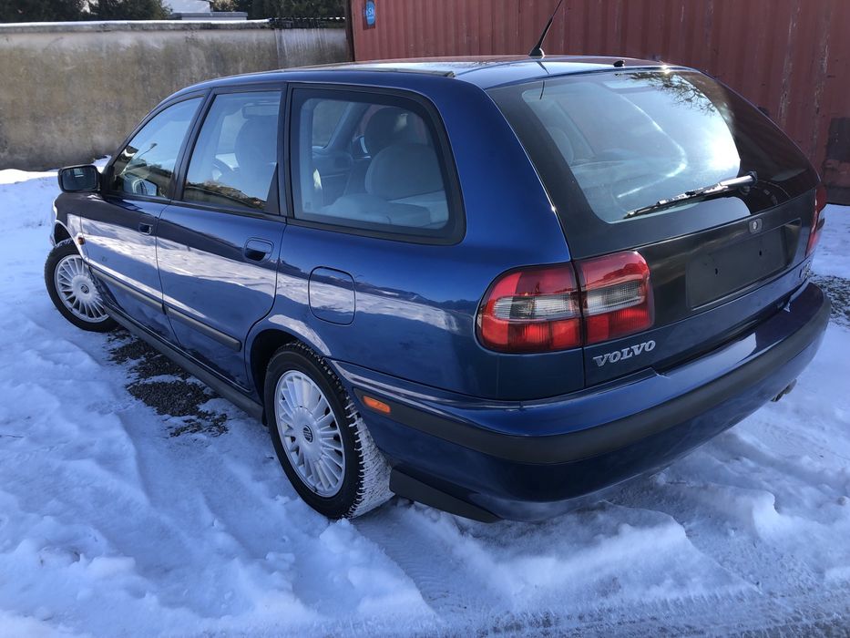 V40-2,0i 16v, import Włochy,auto bez korozji,w stanie Bdb,Klima,