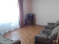 2-х комнатную квартиру по ул .Соборности  продаю в центре Вознесенска.