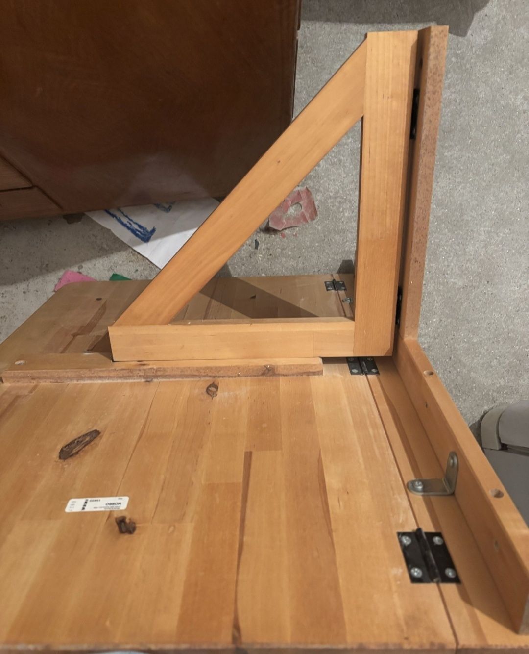 Mesa de cozinha IKEA.