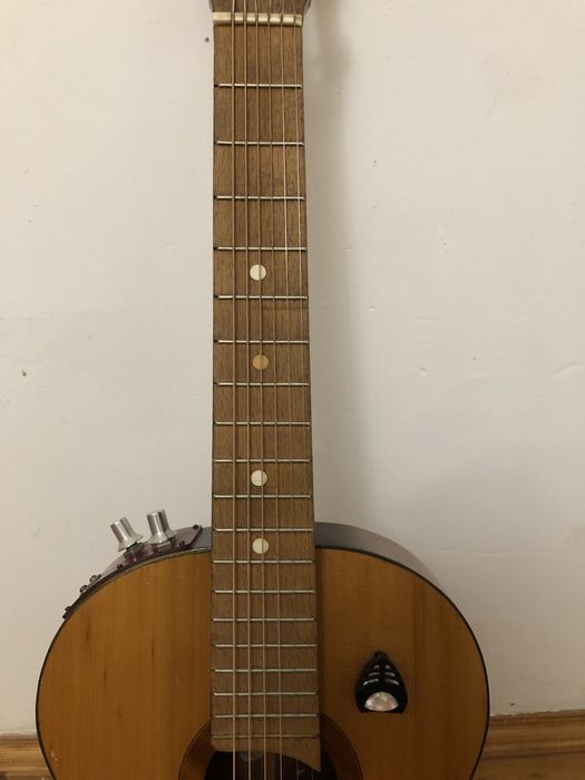 Радянська гітара зі звукознімачем