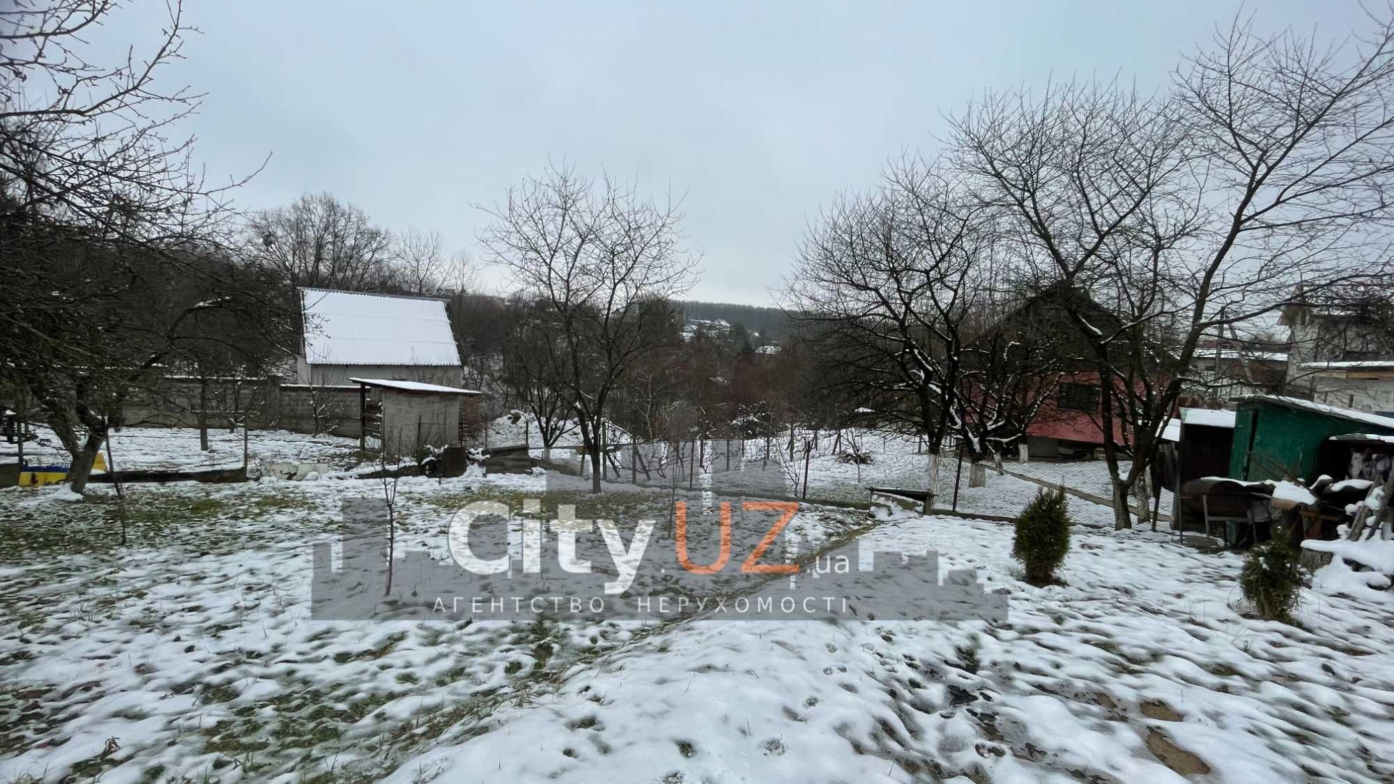 Продається дачний будинок з ділянкою