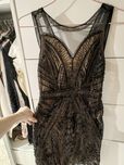 Elegancka sukienka zdobiona koralki S