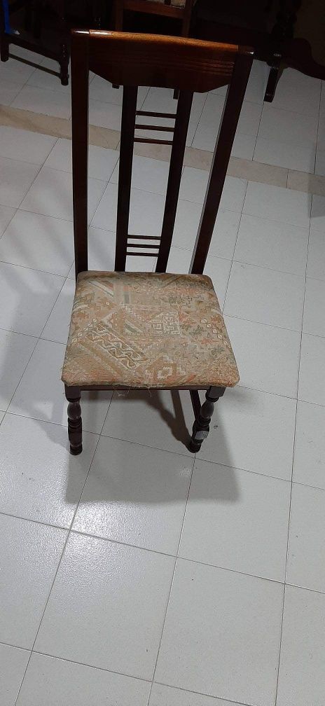 Mesa extensível com 8 cadeiras (preço negociável)