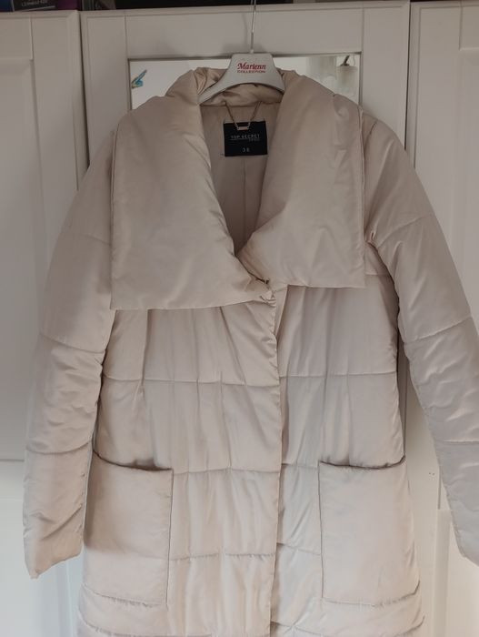 Beżowy płaszczyk kurtka zimowa top Chester L wiązany w pasie