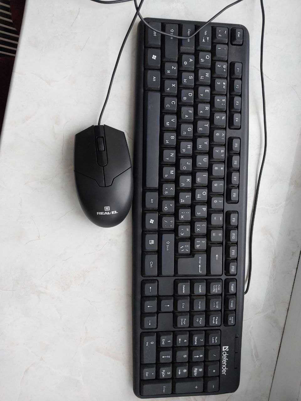 Комп'ютер- системний блок, монітор, мишка працюючий