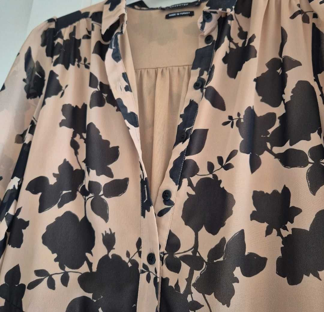 Reserved śliczna beżowa sukienka w czarne kwiaty elegancka  M