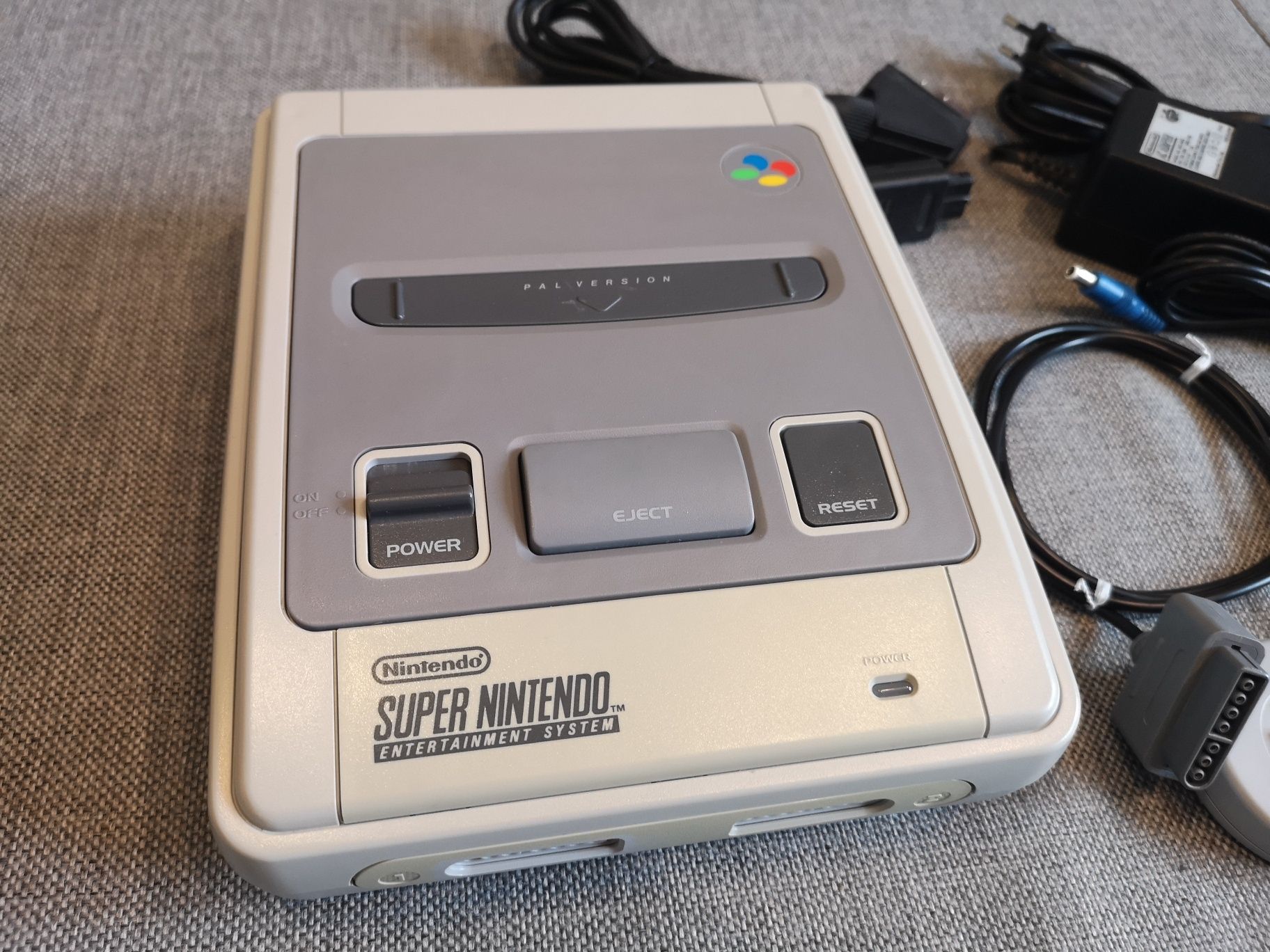 Konsola Super Nintendo SNES PAL (Europa) + pad, oryg zasilacz, kabelTV