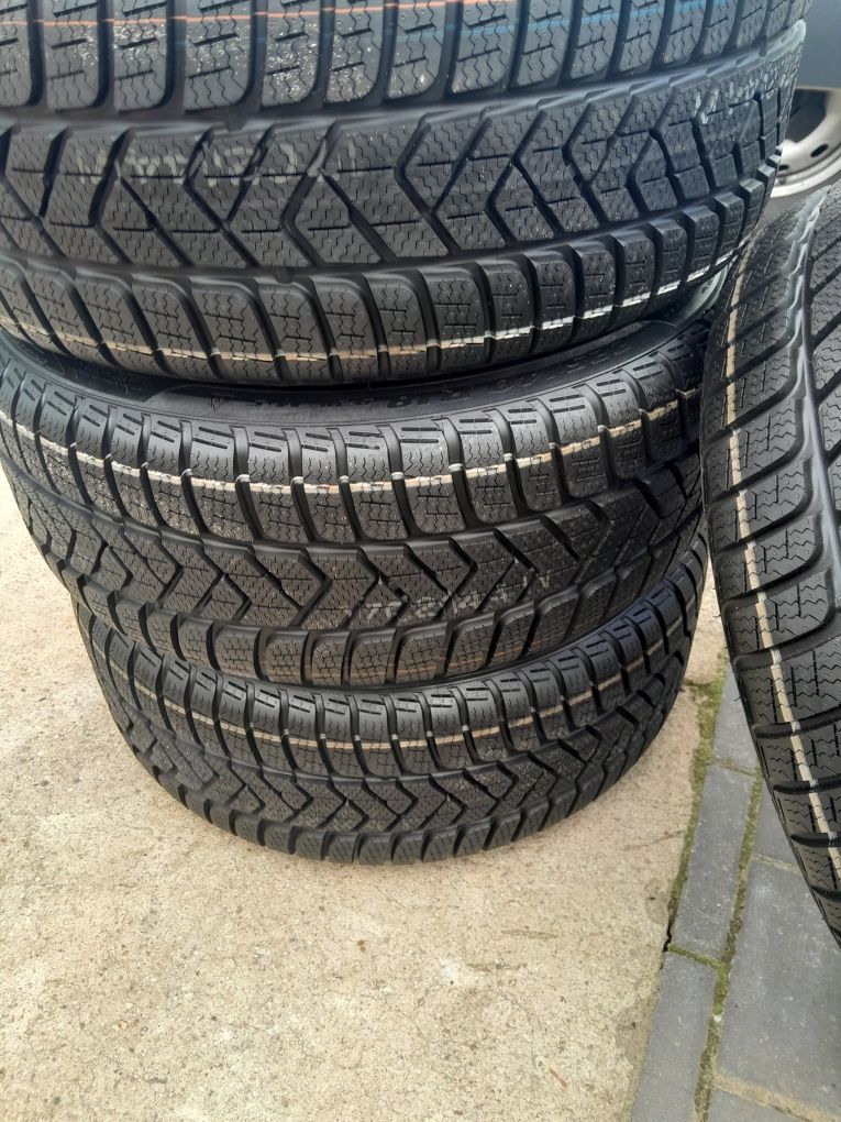 Jak nowe oryginalne 18 calowe koła zimowe audi a3 8Y Pirelli