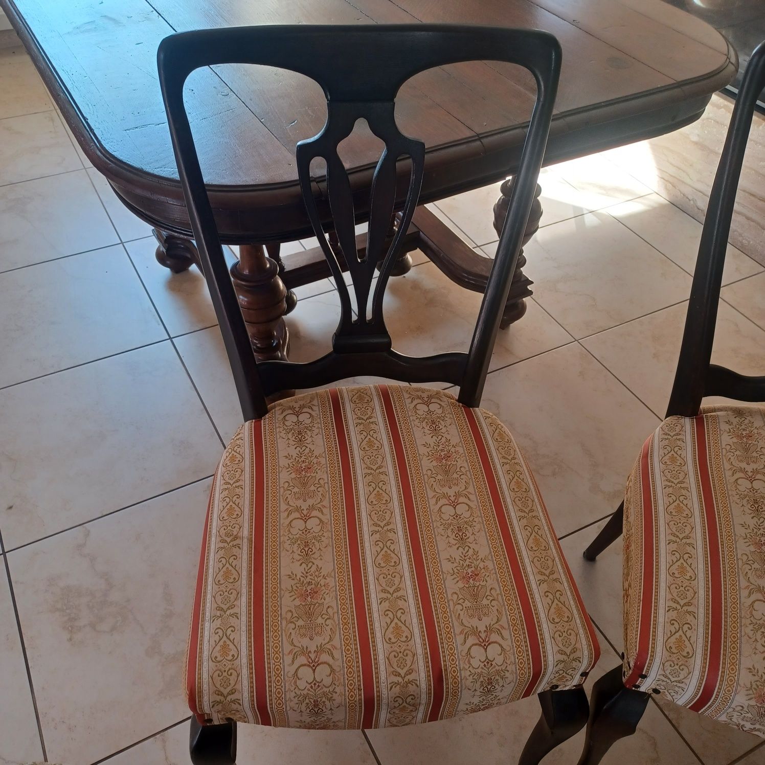 Stare krzesła drewniane po renowacji / cena zestawu
