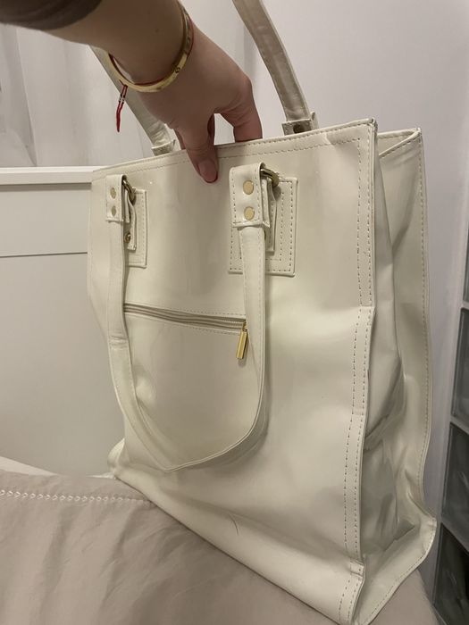 Duża torba damska kremowa lakierowana