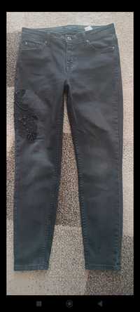 Spodnie czarne jeansowe Reserved