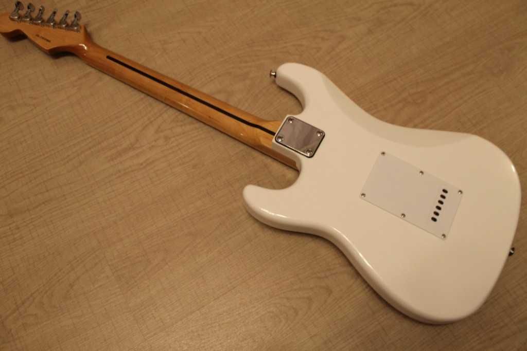 Электрогитара Fender Stratocaster Standard White Rosewood Чина