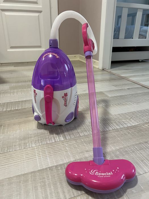 Дитячий іграшковий пилосос