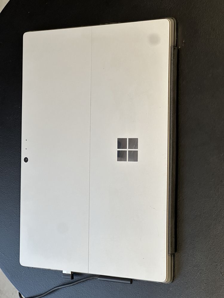 Microsoft surface 4 PRO- intel i5 SSD 119GB/4GB RAM