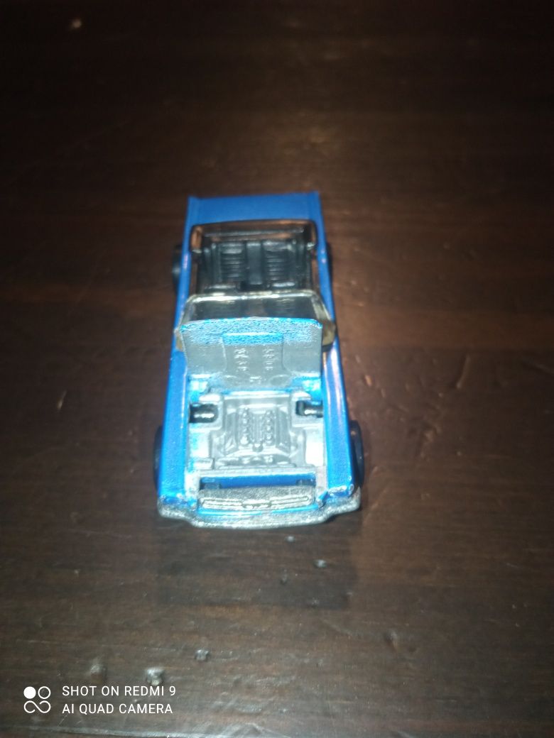 Ford Mustang hot wheels granatowy