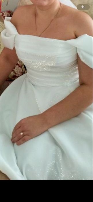 Весільна сукня в гарному стані ( дуже гарна- фото не передають )