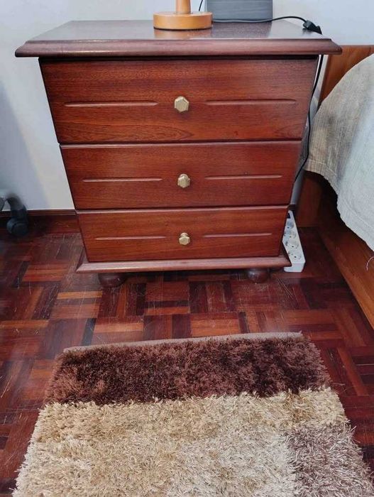 Vende-se Quarto Completo