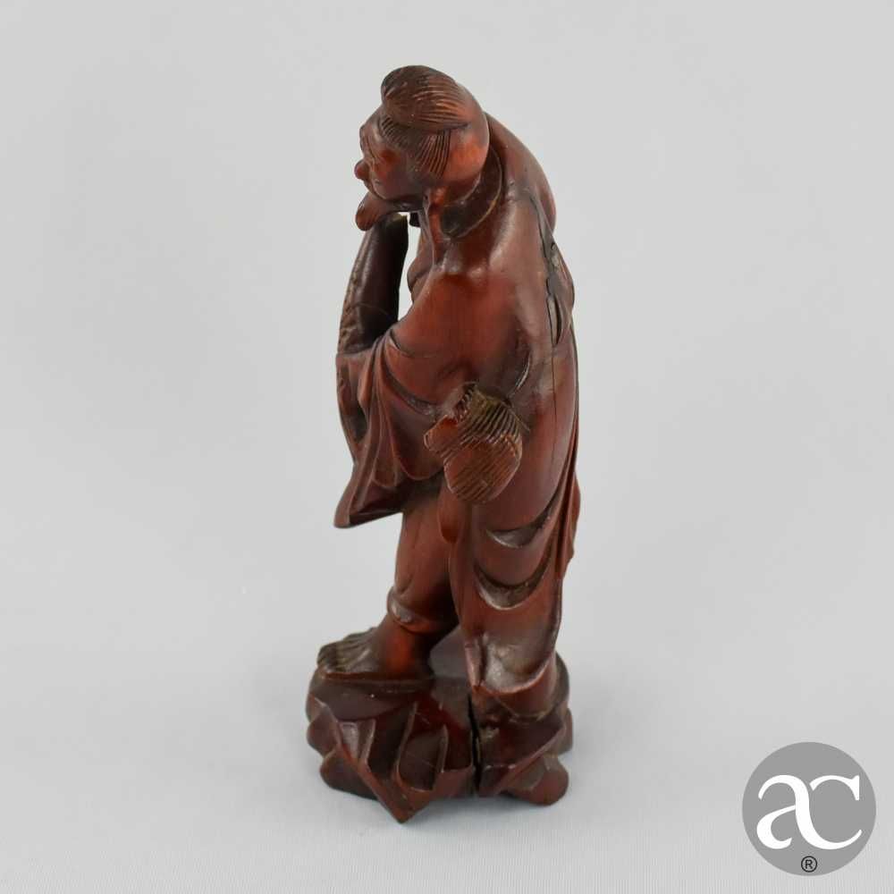 Figura de pescador, China, em madeira exótica