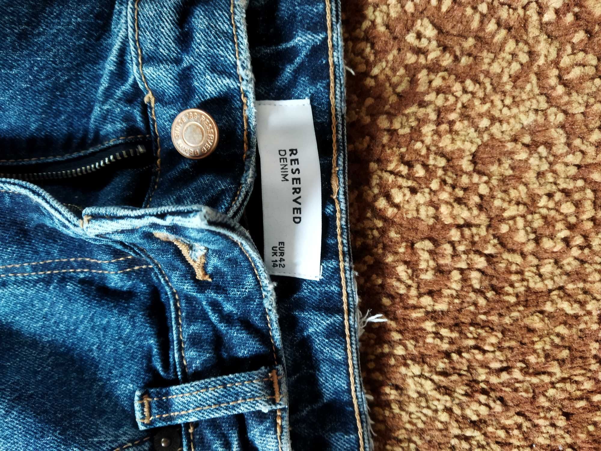 Spodnie jeans Reserved