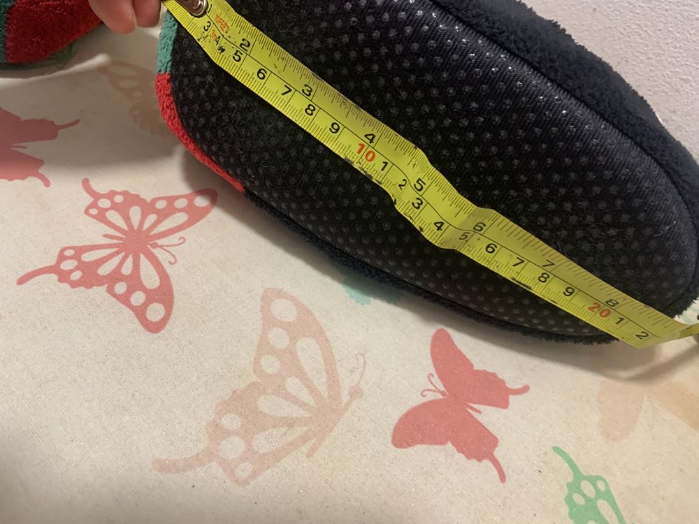 Pantufas e tapa orelhas e bandolete do mickey