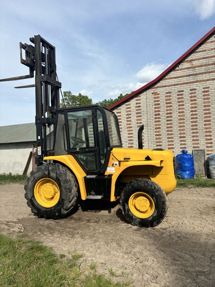 Wózek widłowy JCB 930 4x4 triplex, przesów boczny karetki, udzwig 3t