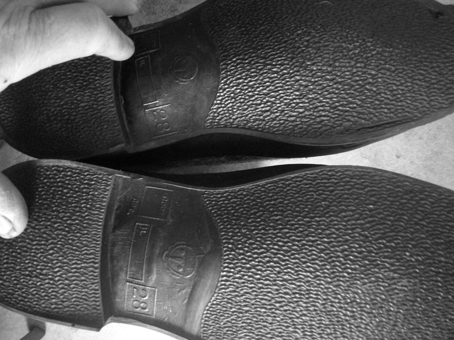 Новые сбитые валенки с прорези новой подошвой