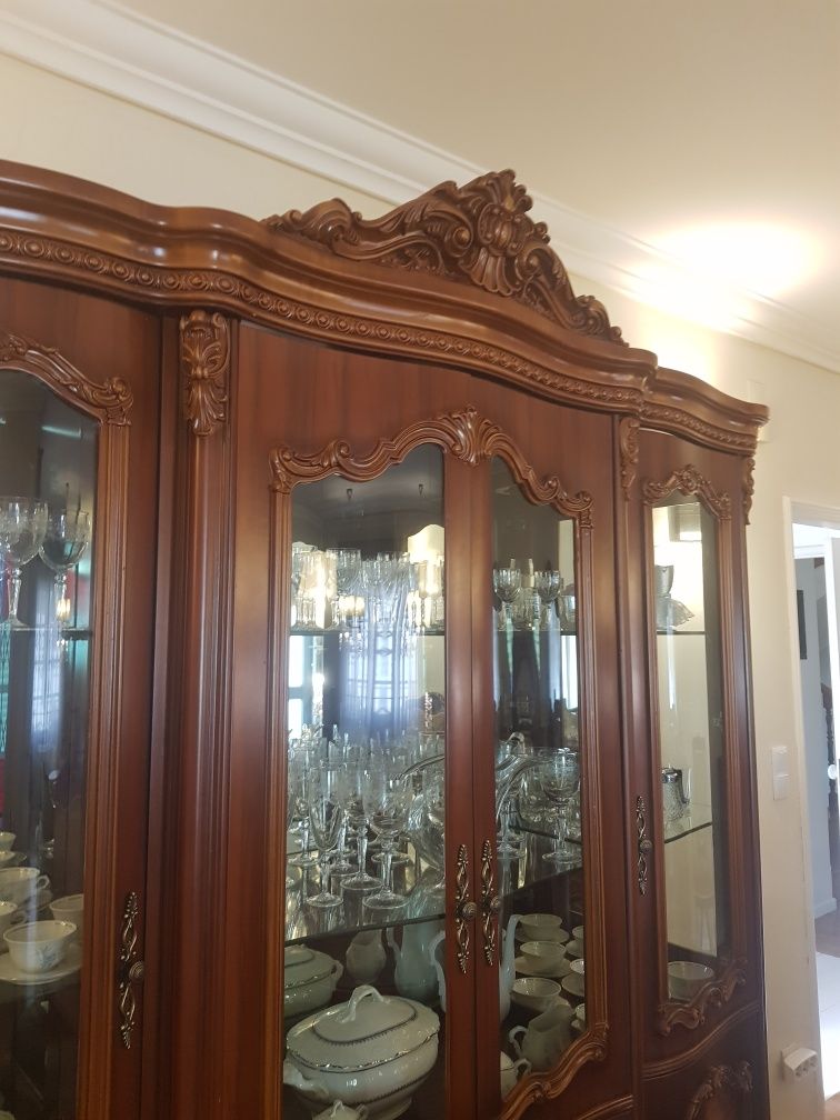 Fabulosa cristaleira, vitrine Luis xv