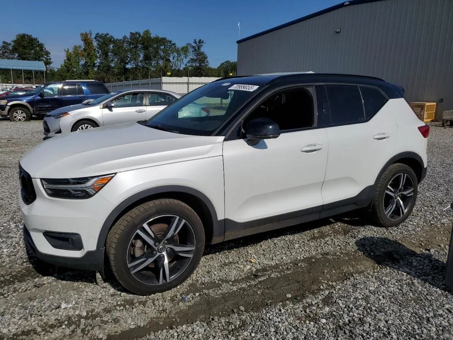 Volvo XC 40 VOLVO XC-40 | R-DESIGN | T5 | 4x4