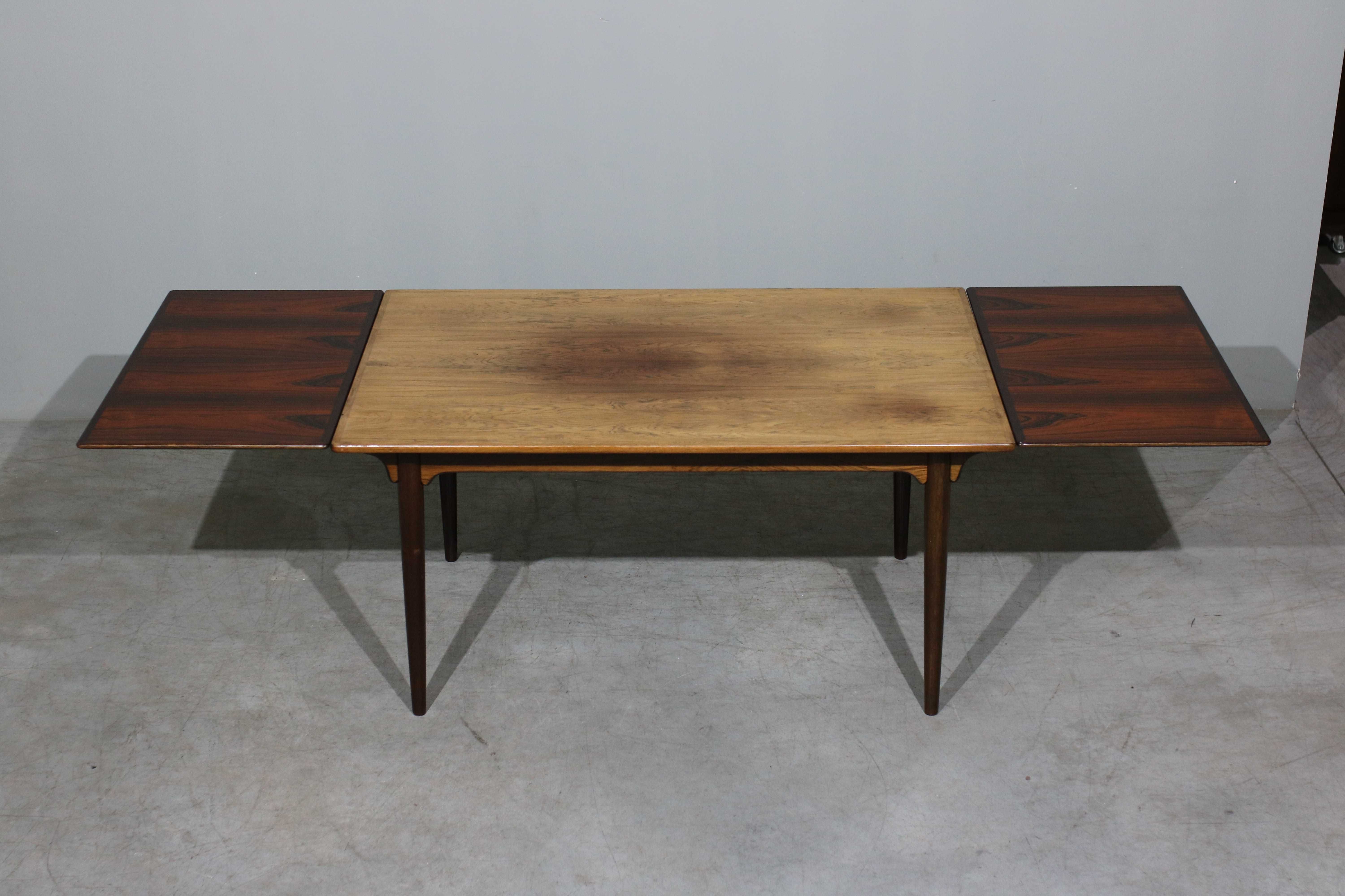 Mesa de jantar Gunni Omann modelo 54 em pau santo | Danish Design