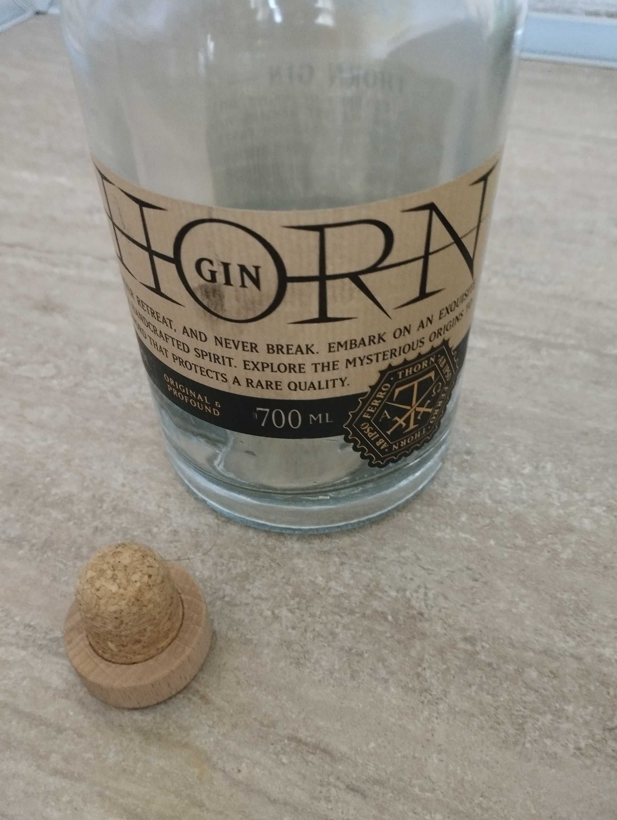 «THORN GIN» пустая стеклян бутылка с пробкой и деревянной крышкой 0,7л