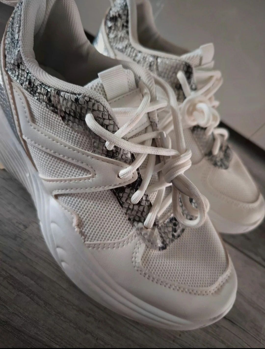 Białe buty sneakersy adidasy sportowe rozmiar 38