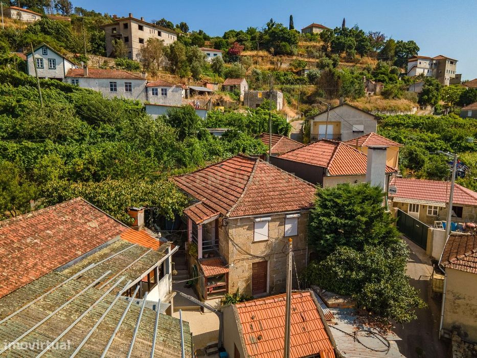 Moradia Para Renovar Em Sequeiros, Ancede