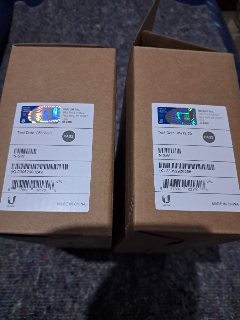 2x Przełącznik switch Ubiquiti NanoSwitch N-SW biały PoE