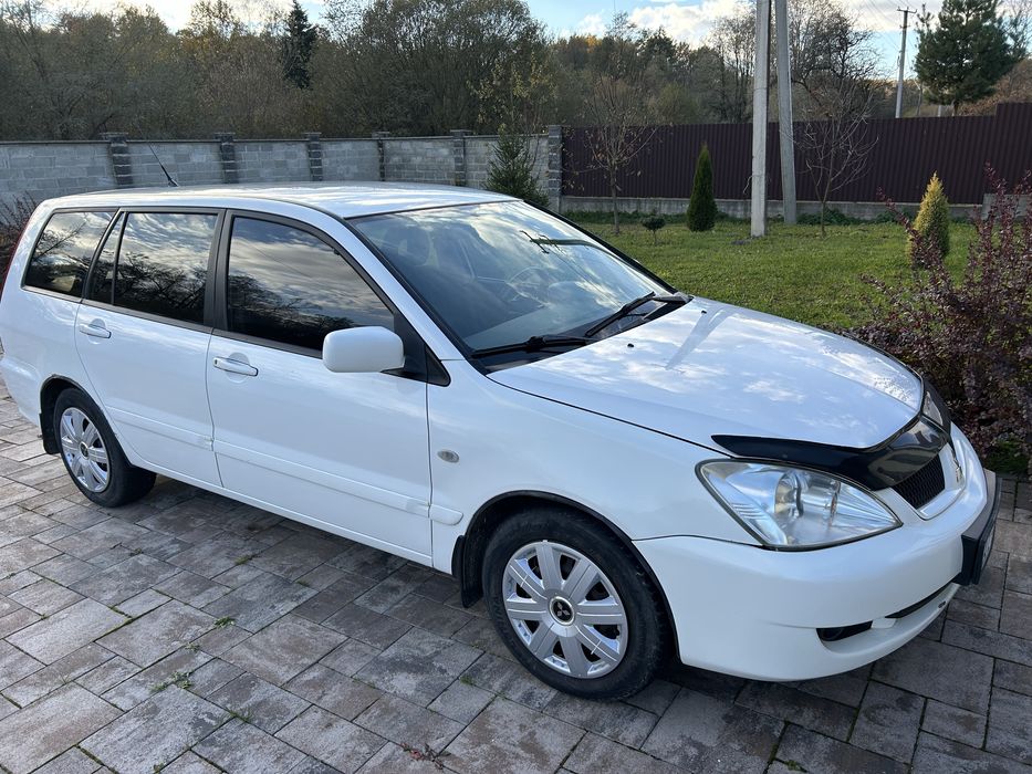 Ціну знижено! Продається надійний сімейний автомобіль Мітсубісі Ланцер