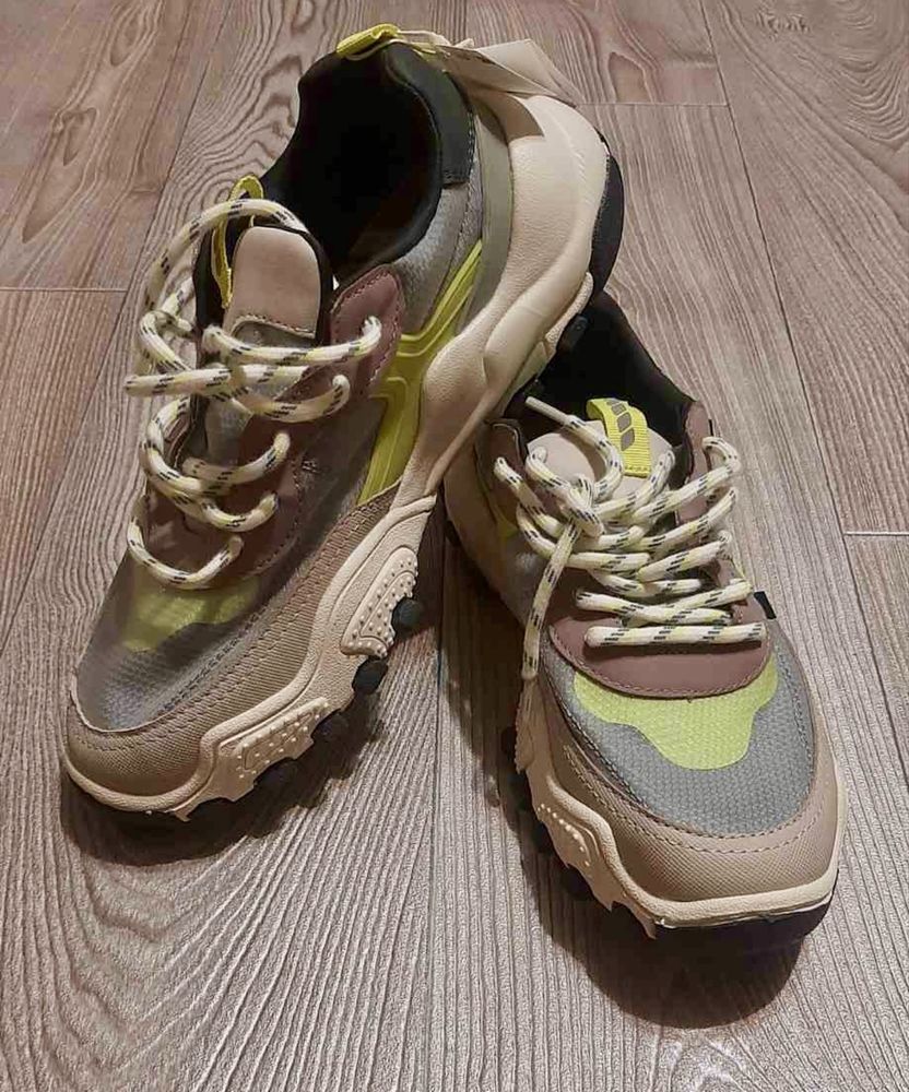 Продам кросівки ZARA 39 розмір (24,9см)