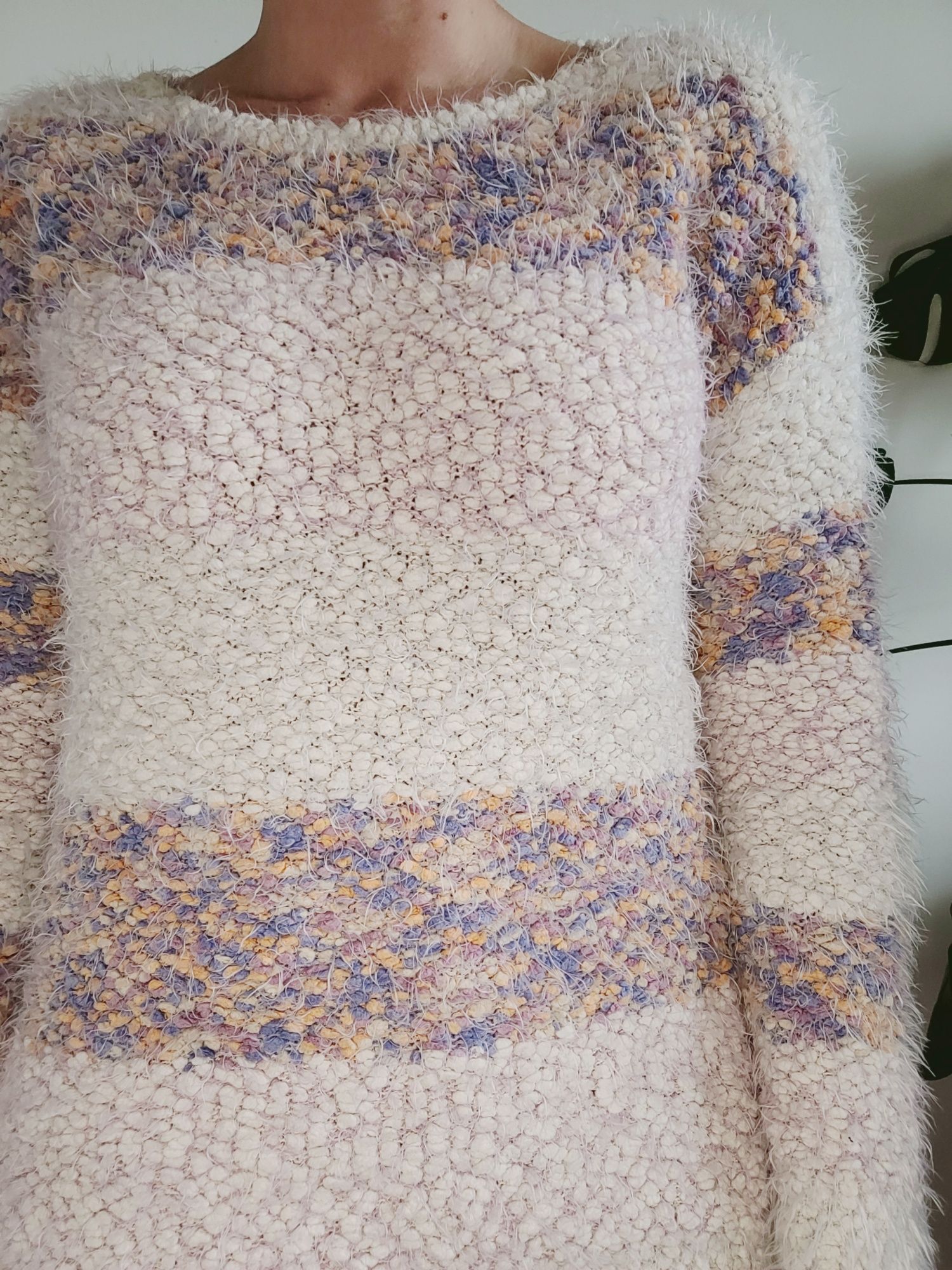 Kolorowy futrzasty sweter boho vintage