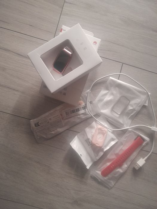 Huawei band 8 + akcesoria